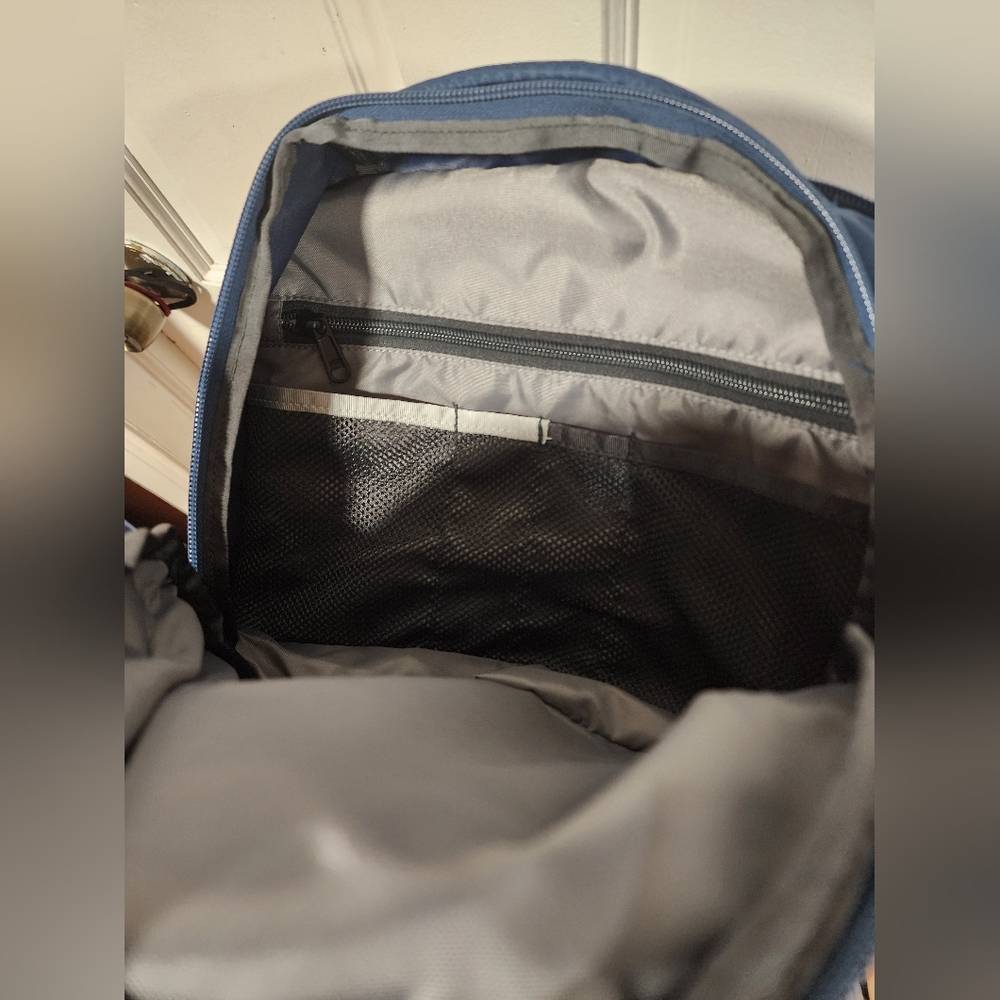 The North Face Men's Navy Backpack - Picture 8 of 10